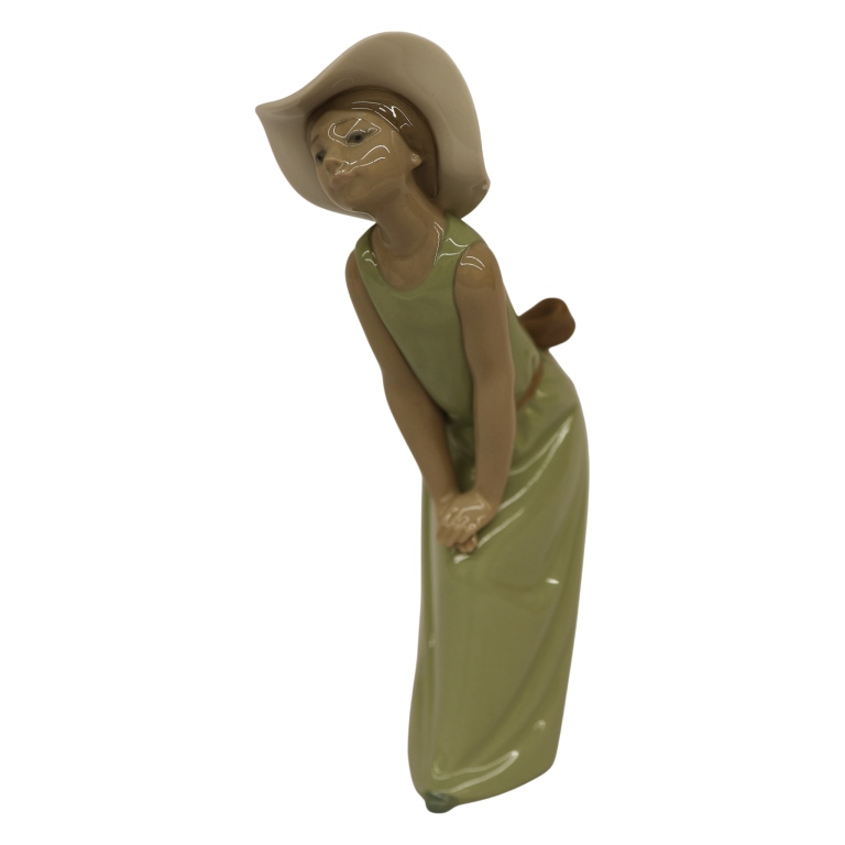 Lladro "Curious Girl with Straw Hat" Figurine