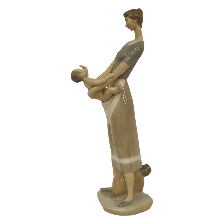 Lladro "Mother and Child" Porcelain Figurine