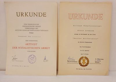 GDR לוט 2 תעודות תעמולה סוציאליסטית במזרח גרמניה 1976/1979
. GDR Urkunde - לוט 2 תעודות תעמולה 