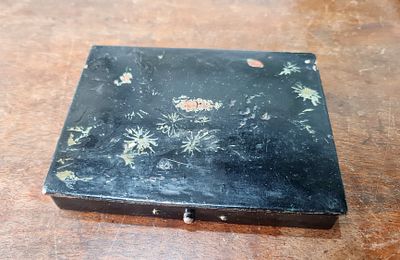 קופסת פפיה משה רוסית עתיקה לבולים, סוף מאה 19,תחילת המאה ה-20 בקירוב. . קופסת פפיה משה (papier 