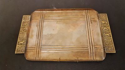 מגש נחושת ישראליאנה ישן, עם סמלי 12 השבטים בצדדים, ישראל שנות ה-60. . מגש נחושת ישראליאנה ישן 