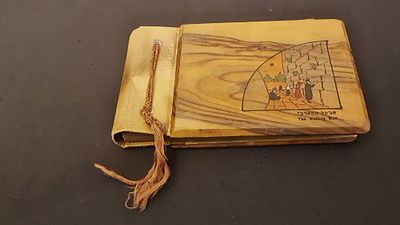 בצלאל ירושלם - אלבום תמונות ישן, תקופת פלשתינה, א"י, עם כריכת עץ זית, . בצלאל ירושלם - אלבום 