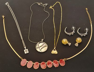 לוט תכשיטי וינטג' - 4 ענקים ו 2 זוגות עגילם. . לוט תכשיטי וינטג' - 4 ענקים ו 2 זוגות עגילם. 