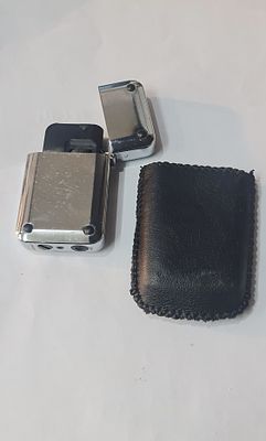 מצית גז Rowenta וינטג', עם כיסוי עור מקורי. . מצית גז Rowenta וינטג', עם כיסוי עור מקורי. 