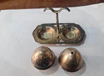 Angora מלח פלפל עם מעמד מקורי, מצופה כסף, תוצרת אנגליה, חתום - EPNS. Angora מלח פלפל עם מעמד 