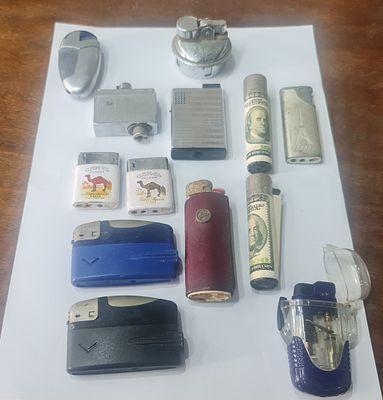 לוט 13 מציתים ישנים וינטג', ביניהם 3 Ronson רונסון, Champ, קליפר, Camel, ועוד . לוט 13 מציתים 