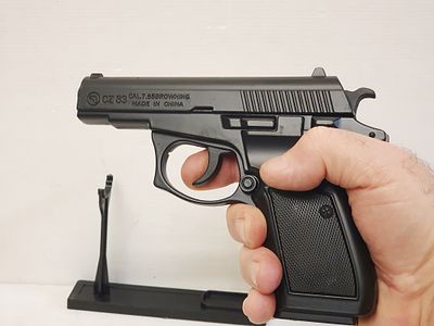 מצית בצורת אקדח ממתכת, כבד ומסיבי, נראה כדבר האמיתי, מצב עבודה תקין. מצית בצורת אקדח ממתכת 