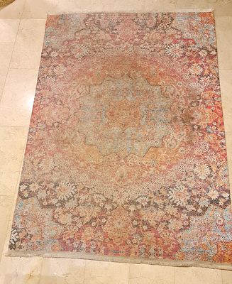 שטיח בסגנון מזרחי פרחוני בצבעים חמים, דגם Otantik, עם תווית יבואן רשמי. שטיח בסגנון מזרחי 