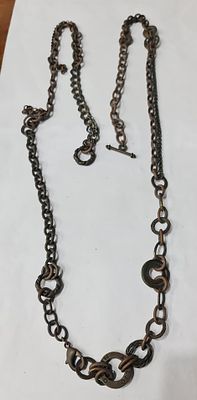 115 ס"מ שרשרת מתכת ארוכה ישנה עתיקה, חוליות רחבות, עם טבעת לולאה וקליפס T. שרשרת מתכת ארוכה 