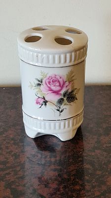 כלי פורצלן אנגלי ישן/עתיק למברשות, עם 4 פתחים למעלה. כלי פורצלן אנגלי ישן/עתיק למברשות, עם 4 