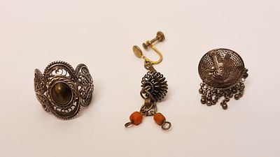 3 תכשיטי פיליגרן אתניים איסלמיים ישנים עתיקים טבעת ושני עגילים בודדים. לוט 3 תכשיטי פיליגרן 