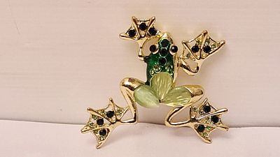 Brooch סיכה צבעונית יפהפיה בצורת צפרדע, משובצת באבני קריסטל אוסטריים. Brooch סיכה צבעונית 