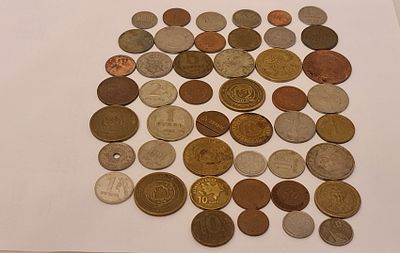 לוט 46 מטבעות וטוקנים מהעולם, הרוב מאה 20,מדינות שונות לפי הרשימה להלן - . לוט 46 מטבעות 