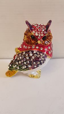 פסל ינשוף בצורת קופסה מעוטרת באמייל צבעוני, מוזהבת ומשובצת באבני זירקון . פסל ינשוף בצורת 