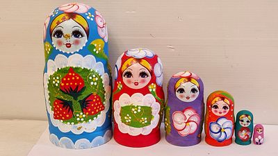 בבושקה מטריושקה רוסית אמנותית גדולה 6 בובות צבעוניות ויפהפיות. בבושקה מטריושקה רוסית סובייטית 