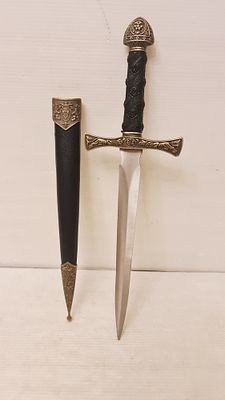 פגיון בסגנון עתיק מימי הביניים דוגמת מאקלאוד Highlander MacLeod Sword Dagger . פגיון בסגנון 
