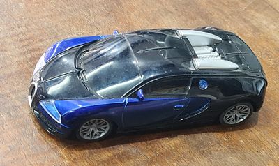 Bugatti Veyron 16.4 מכונית דגם בוגאטי ויירון בצבעי שחור וכחול. Bugatti Veyron 16.4 מכונית דגם 