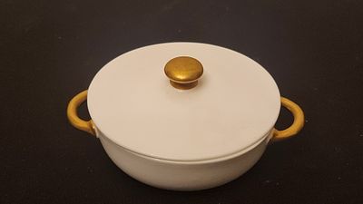 Wedgwood England כלי לסוכר / הגשה פורצלן, חתום, תוצרת אנגליה, עם מכסה מקורי. Wedgwood England 