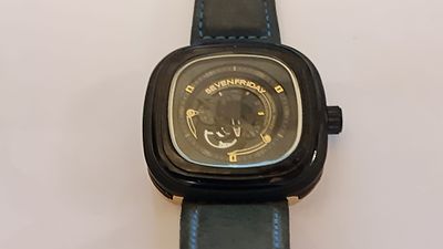 SevenFriday Swiss שעון יד מותג שוויצרי מוכר, מנגנון אוטומטי. . SevenFriday Swiss שעון יד מותג 