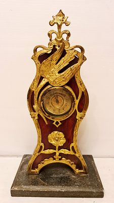 Mantel Clock שעון קמין צרפתי עתיק, סגנון ארט נובו Art Nouveau Gilt Bronze. Mantel Clock שעון 