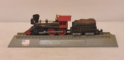 Locomotive USA . Locomotive USA דגם קטר רכבת קיטור אמריקאית עם קרון פחם. 
פריט אספנות. 
עומד 