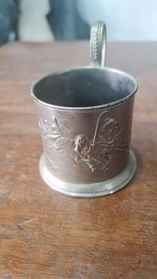 Mstera USSR . Mstera מחזיק כוס רוסי סובייטי עם תבליט טרויקה המפורסמת, תוצרת מסטרה, סוג א' 