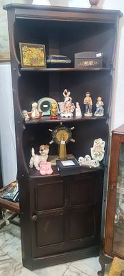 Corner Hutch Cabinet. Corner Hutch Cabinet ויטרינה / ארון אנגלי פינתי בסגנון קולוניאלי מעץ. 