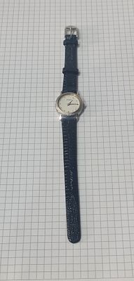 Piaget שעון יד פיאג'ה (רפליקה, לא מקורי), עם רצועת עור שחור, מסגרת פלדה מוכספת עגולה. Piaget 