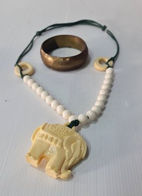 צמיד באנגל Bangle רחב ושרשרת חרוזים בסגנון בוהו עם תליון פיל גדול, וינטג'. צמיד באנגל Bangle 