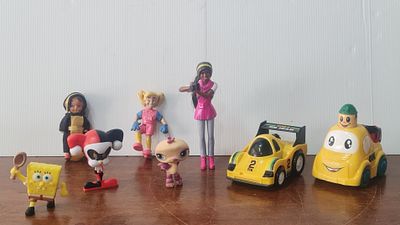 לוט 8 דמויות צעצוע קומיקס מסדרות, סרטים ומשחקים מוכרים, וינטג'. לוט 8 דמויות צעצוע קומיקס 