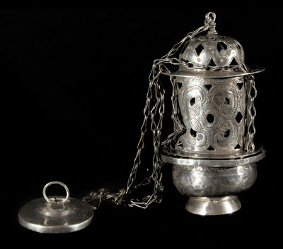 Sterling silver censer, 17th century. Weight 1000g, sterling silver. Measurements 25 x 13 x 13 cm