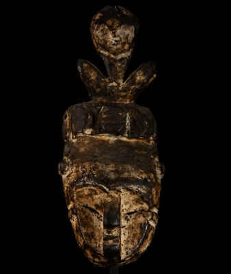 20th century African Bini ritual mask from Nigeria, certificate attached. 41 x 16 x 12cm