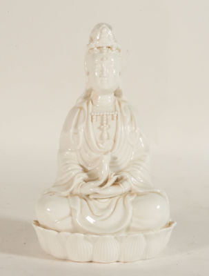 Guanyin in blanc de chine Chinese porcelain, 20th century. 23 x 12 cm, perfect condition