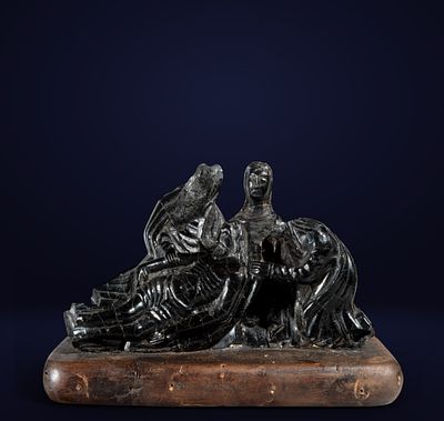 Galician School of the 15th century - Piet&agrave; carved in jet. Carved jet on a wooden base. 