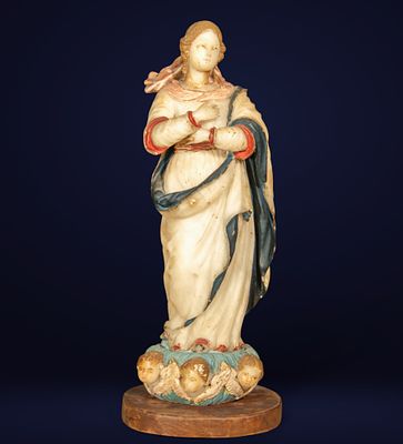 "Our Lady" in Huamanga alabaster, colonial work from Ayacucho, Peru, late 17th century. Measureme
