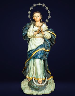 Exquisite colonial Immaculate Virgin from the late 18th century. Silver crown, size: 45 x 17 x 10 cm.