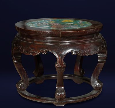 Decorative Chinese table in cloisonne and Huanguali wood, circa 1900. Perfect condition, made of
