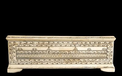 Possibly oriental box. 19th century. Wood. Measurements: 10 cm x 31 cm x 24 cm