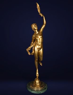 Bronze sculpture of Fortuna, Grand Tour, 19th century. Gilt bronze sculpture on a marble base. 