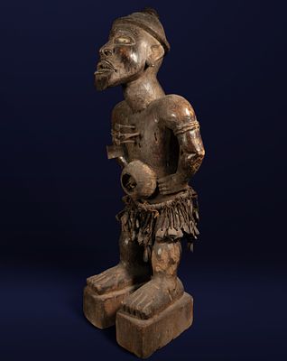 Very Rare and Large African Bakongo Congo Power Fetish, late 19th / early 20th century. Made of 
