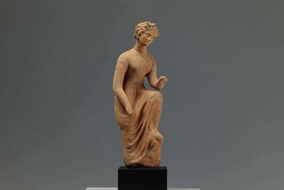 Exquisite Venus of Tarentum, Greek, Magna Graecia, Polychrome terracotta, Magna Graecia (4th - 