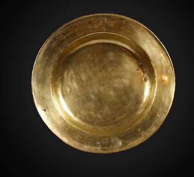 Large Alms Plate from Nuremberg, Germany, 16th/17th century. 5 x 38.3 x 38.3