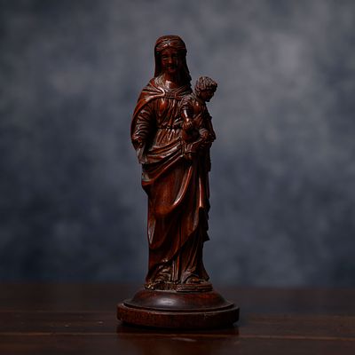 Portuguese Gothic Virgin in boxwood from the 15th century. 22 x 9.4 x 9.4 cm, boxwood. Important 
