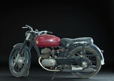 Montesa Brio 81 125 cc. Montesa Brio 81 125cc motorcycle, manufactured in 1957, with a burgundy 