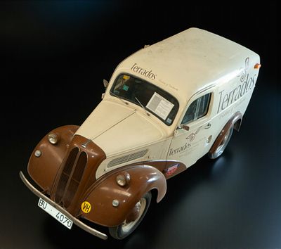 Peugeot D3A “Terrados” van. Peugeot D3A commercial van, two-tone cream and brown body with 