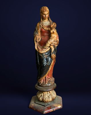 Virgin and Child, Castilian School, 17th Century. Carved and polychromed wood. Dimensions: 69 x 
