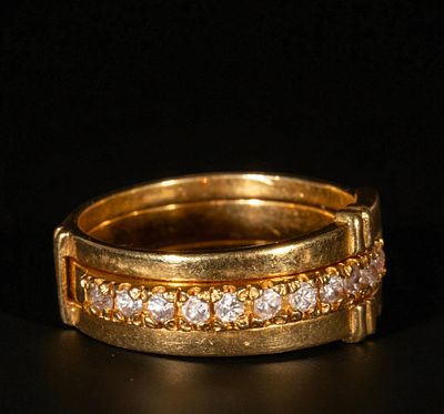 20k Omani Gold Ring with Moissanite border, 6.58g. Weight 6.58g, in high purity fine gold from 