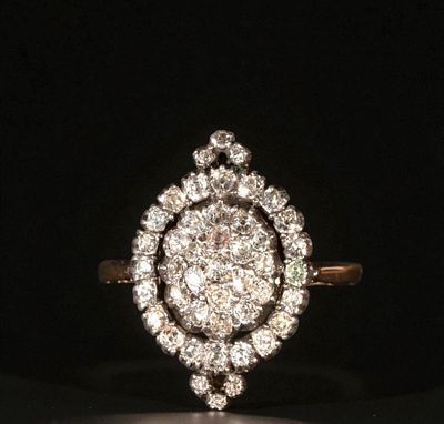 Important Victorian ring in 18k gold and diamonds, 19th century. Weight: 4.80 g