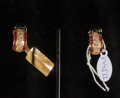 18k yellow gold earrings with brilliant-cut diamond pav&eacute; and rubies. 0.52 ct diamonds and 0.70 