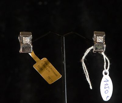 18k white gold earrings with princess-cut diamonds. Estimated total weight 0.54 cts. 18-karat 